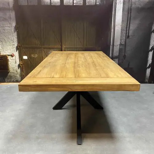 Eettafel gelamineerd teakhout X/U en Spin-poot